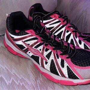 Avia Black and Pink Women's Athletic Shoes